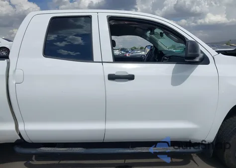 2018 Toyota Tundra Sr 4.6L V8 z USA, uszkodzony, nr VIN 5TFRM5F10JX125310